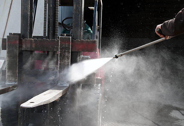 Why Choose Our Certified Pressure Washing Experts for Your Project Needs in New Palestine, IN?